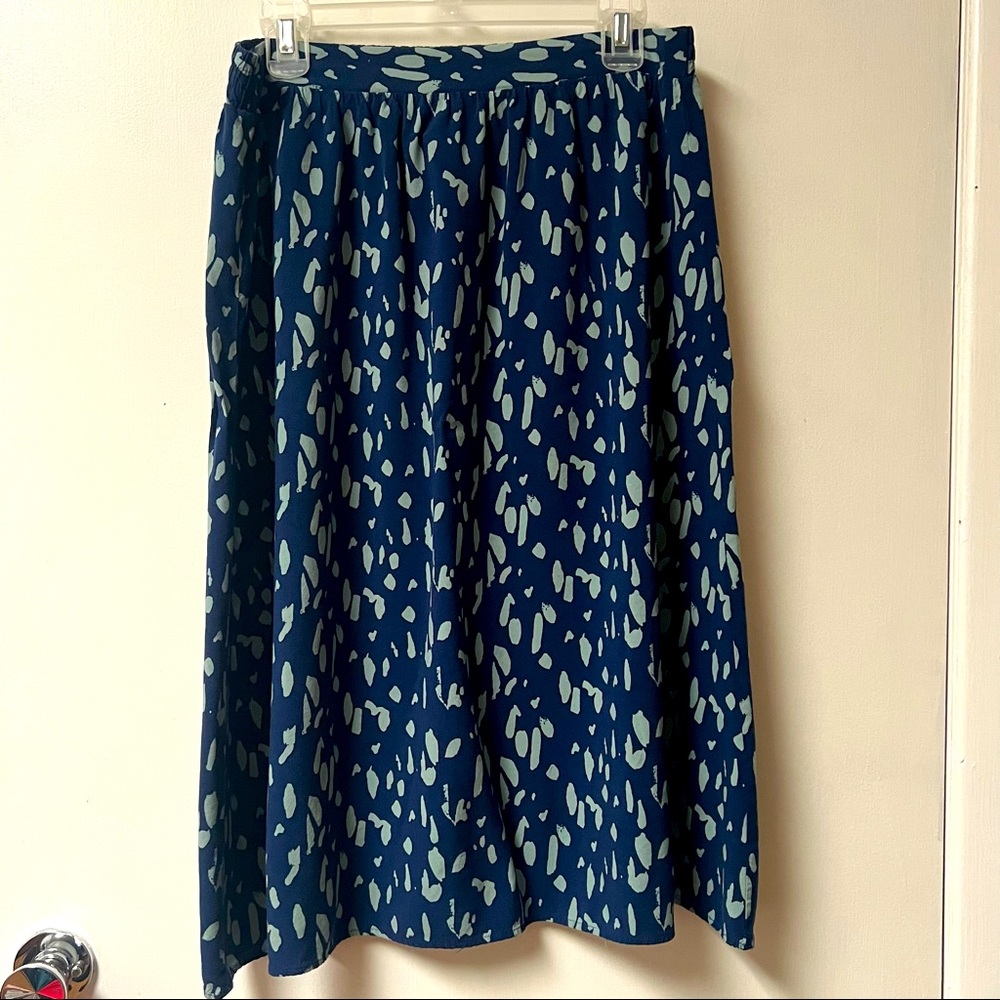 Nine West Midi Skirt. Size large.
